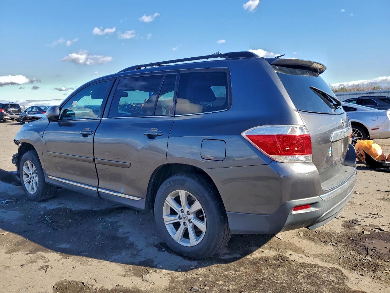 2011 TOYOTA HIGHLANDER BASE photo 2