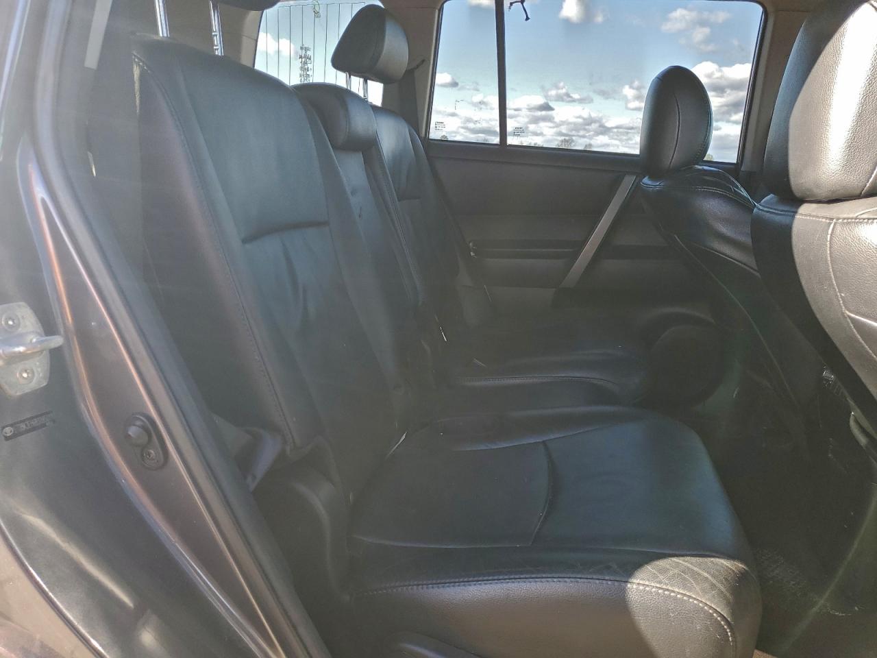 2011 TOYOTA HIGHLANDER BASE photo 11