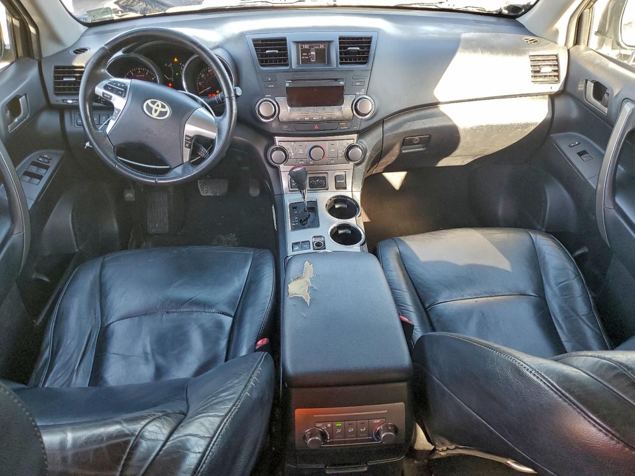 2011 TOYOTA HIGHLANDER BASE photo 8