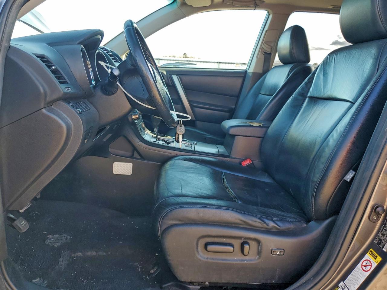 2011 TOYOTA HIGHLANDER BASE photo 7