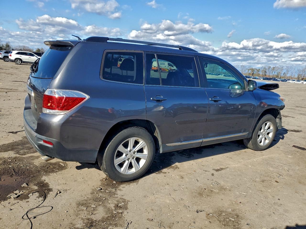 2011 TOYOTA HIGHLANDER BASE photo 3
