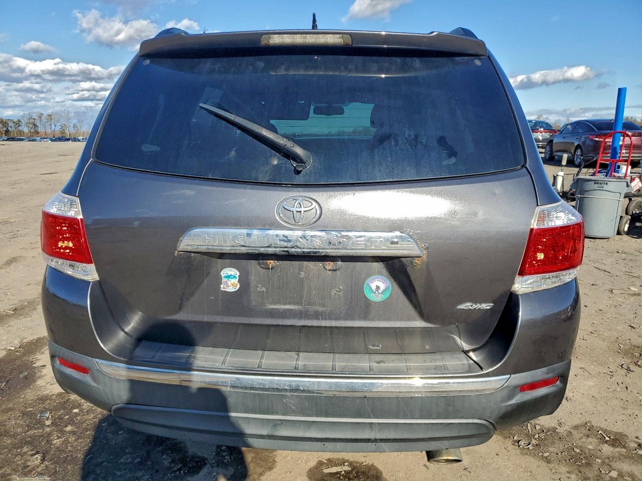 2011 TOYOTA HIGHLANDER BASE photo 6