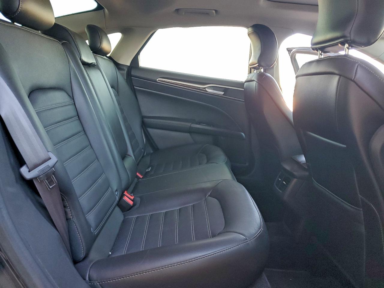 2015 FORD FUSION SE photo 19