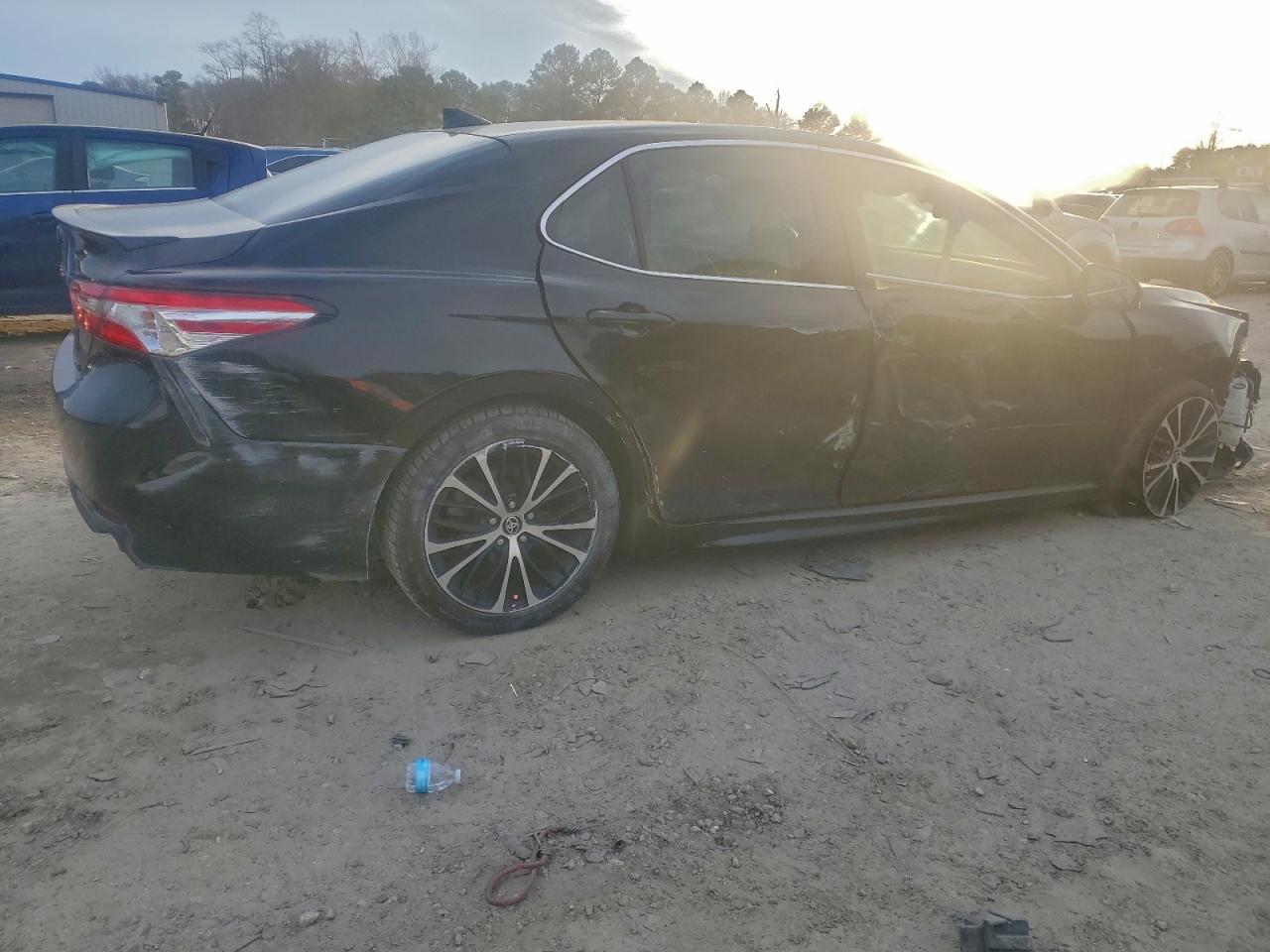 2020 TOYOTA CAMRY SE photo 5