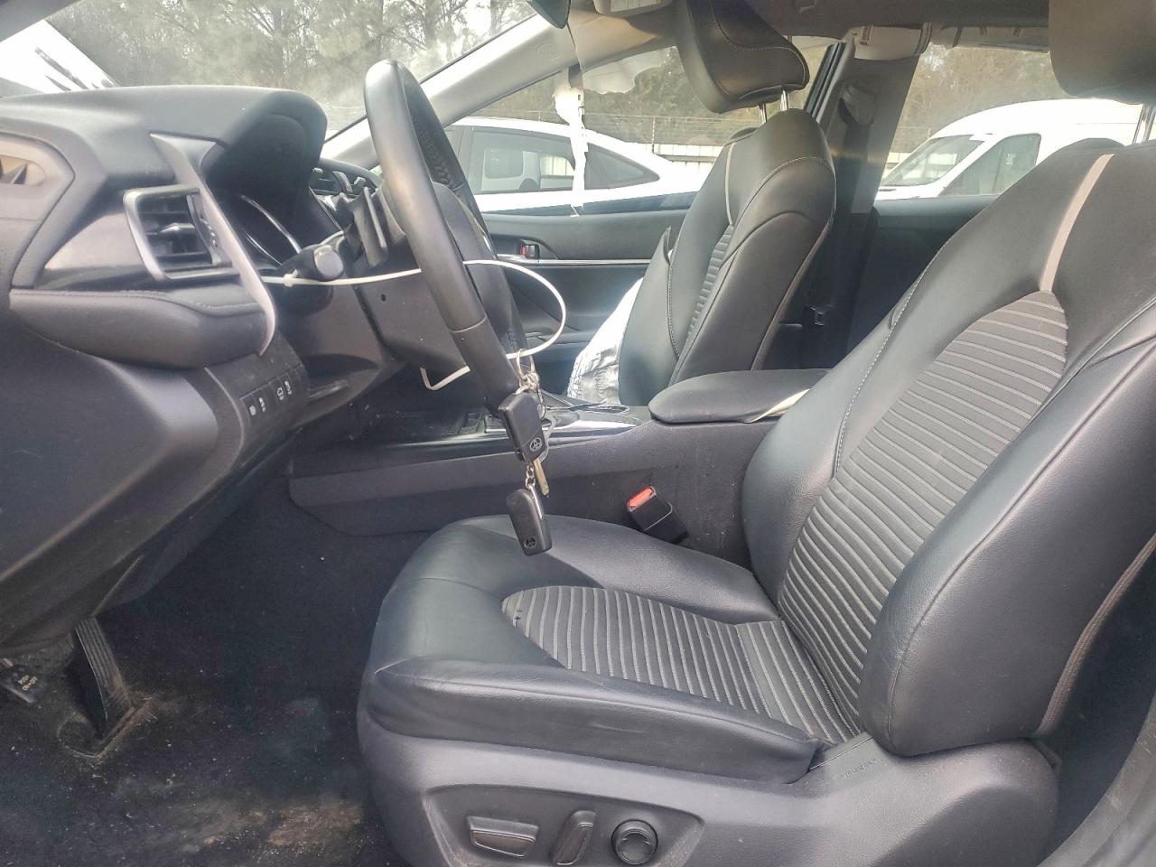 2020 TOYOTA CAMRY SE photo 13