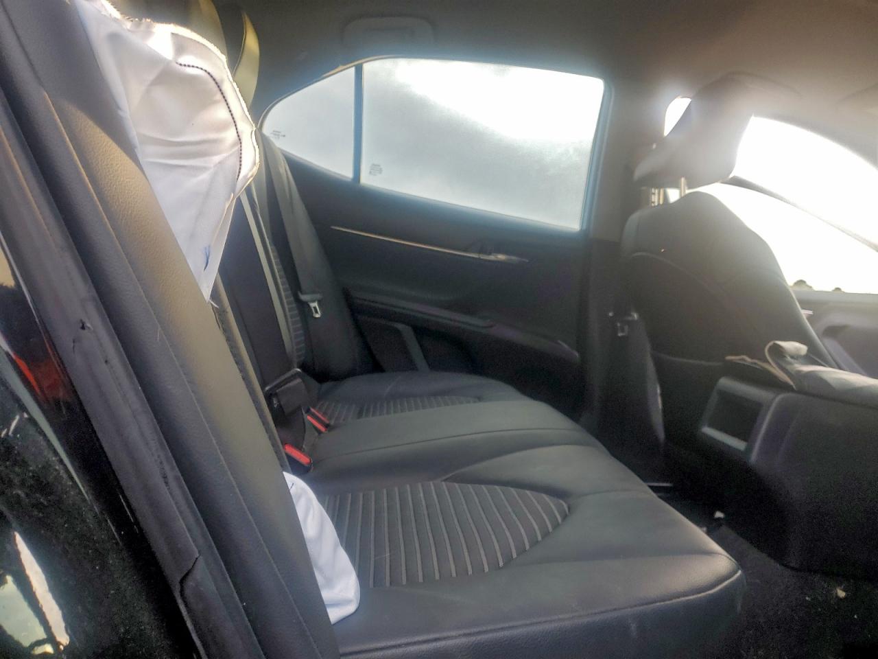 2020 TOYOTA CAMRY SE photo 19