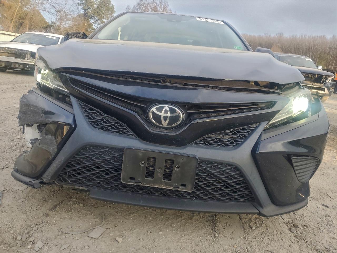 2020 TOYOTA CAMRY SE photo 9