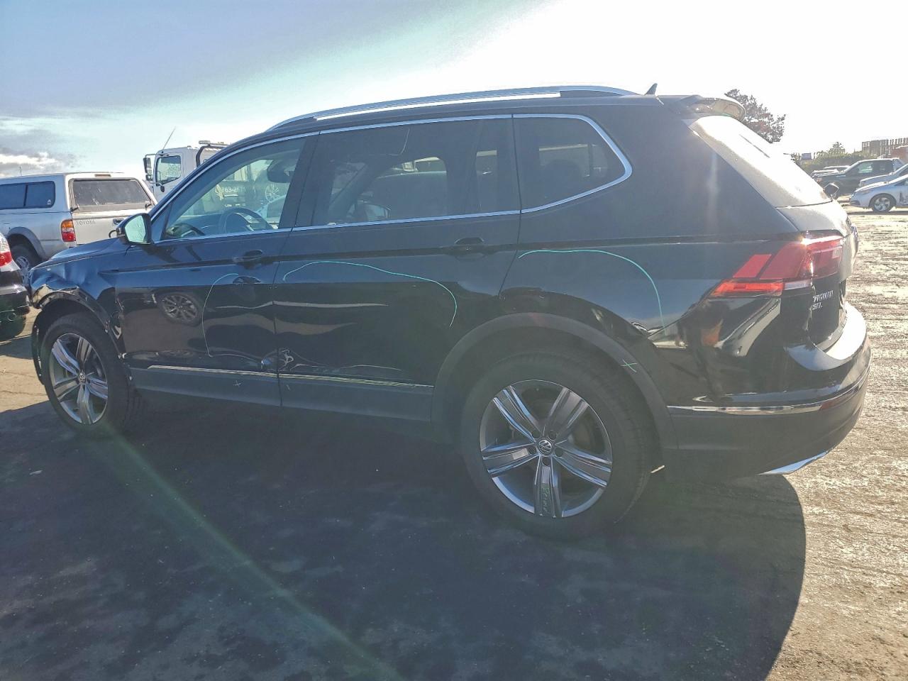 2021 VOLKSWAGEN TIGUAN SE photo 2