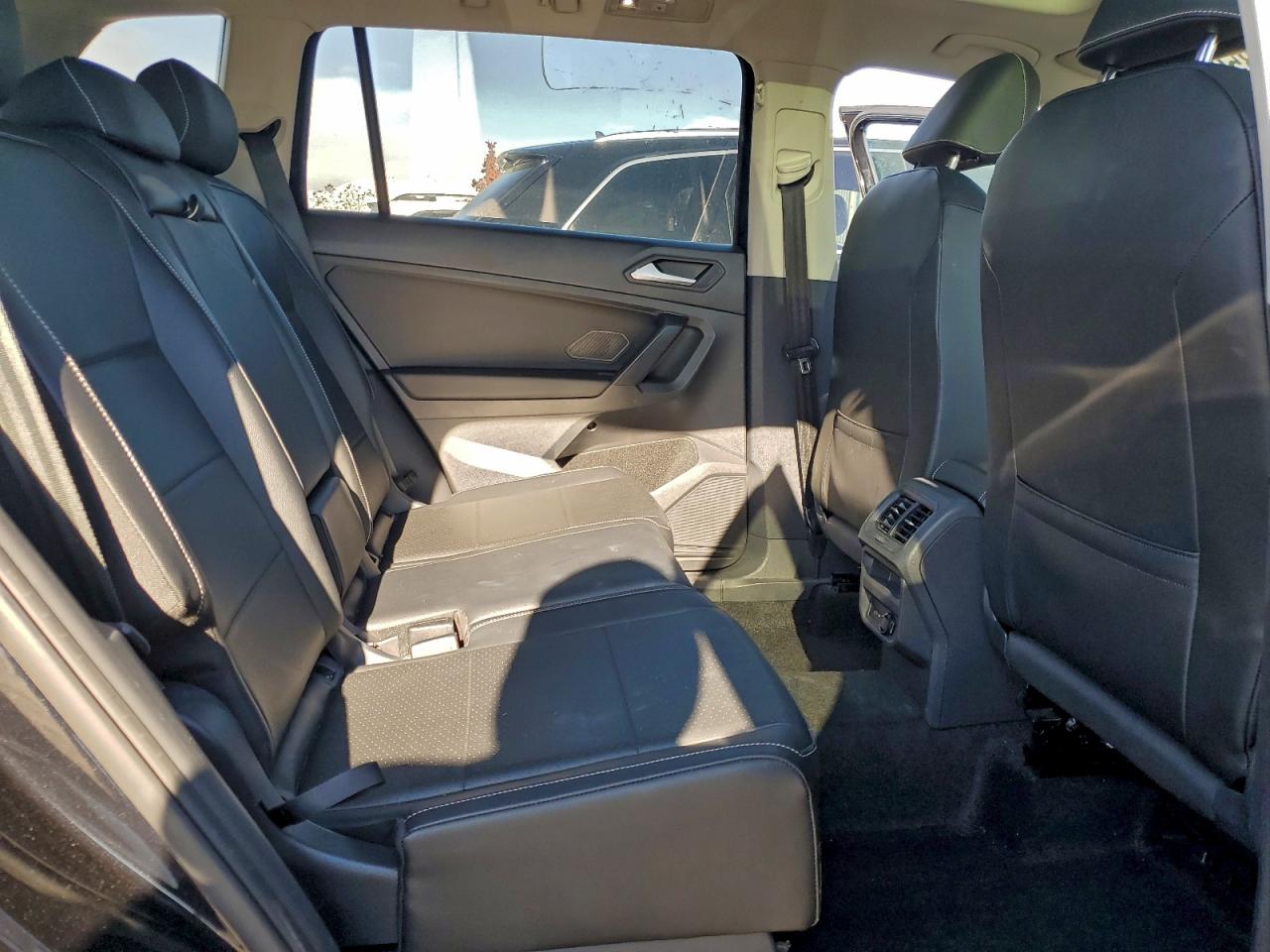 2021 VOLKSWAGEN TIGUAN SE photo 11