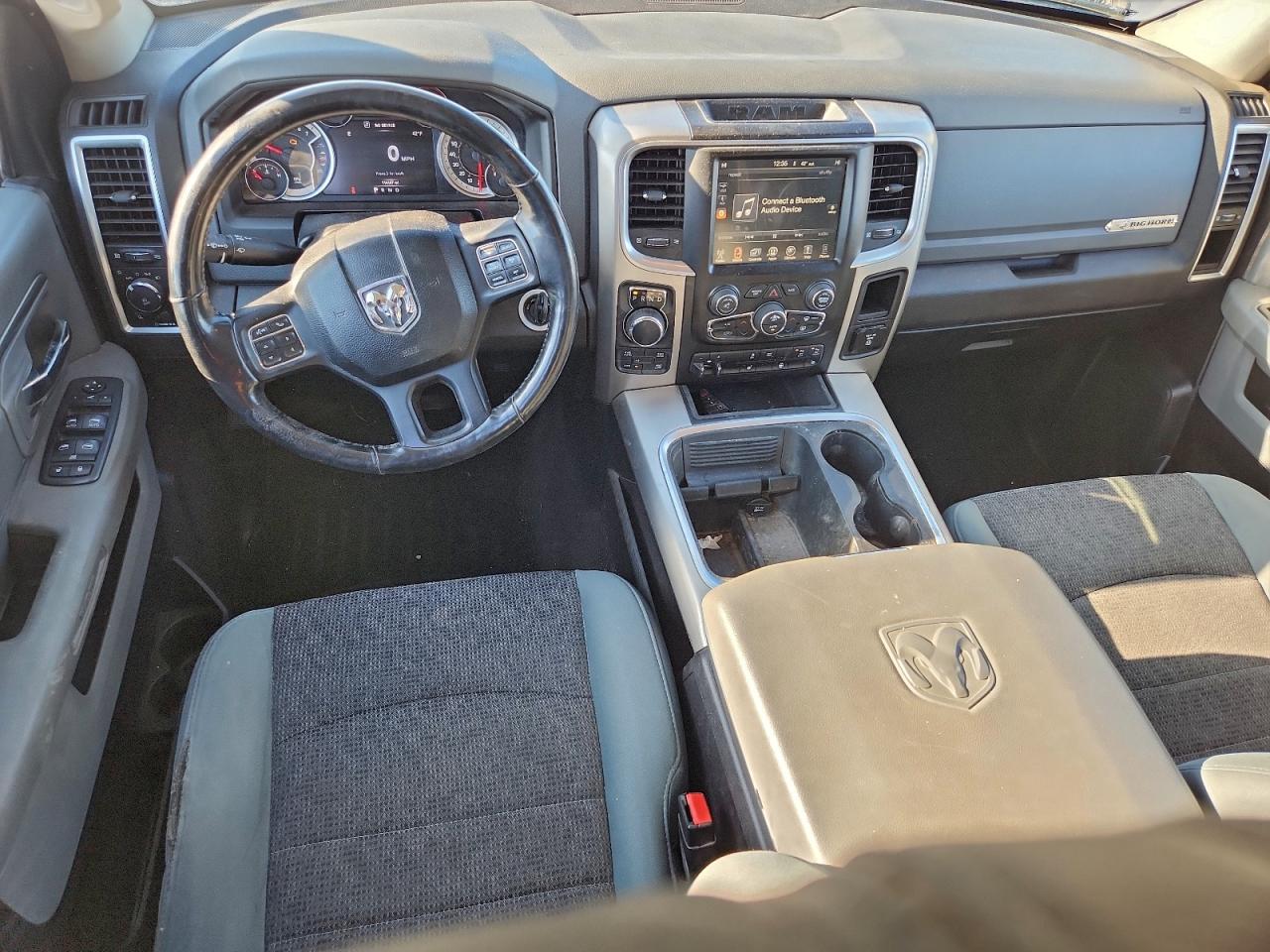 2017 RAM 1500 SLT photo 8
