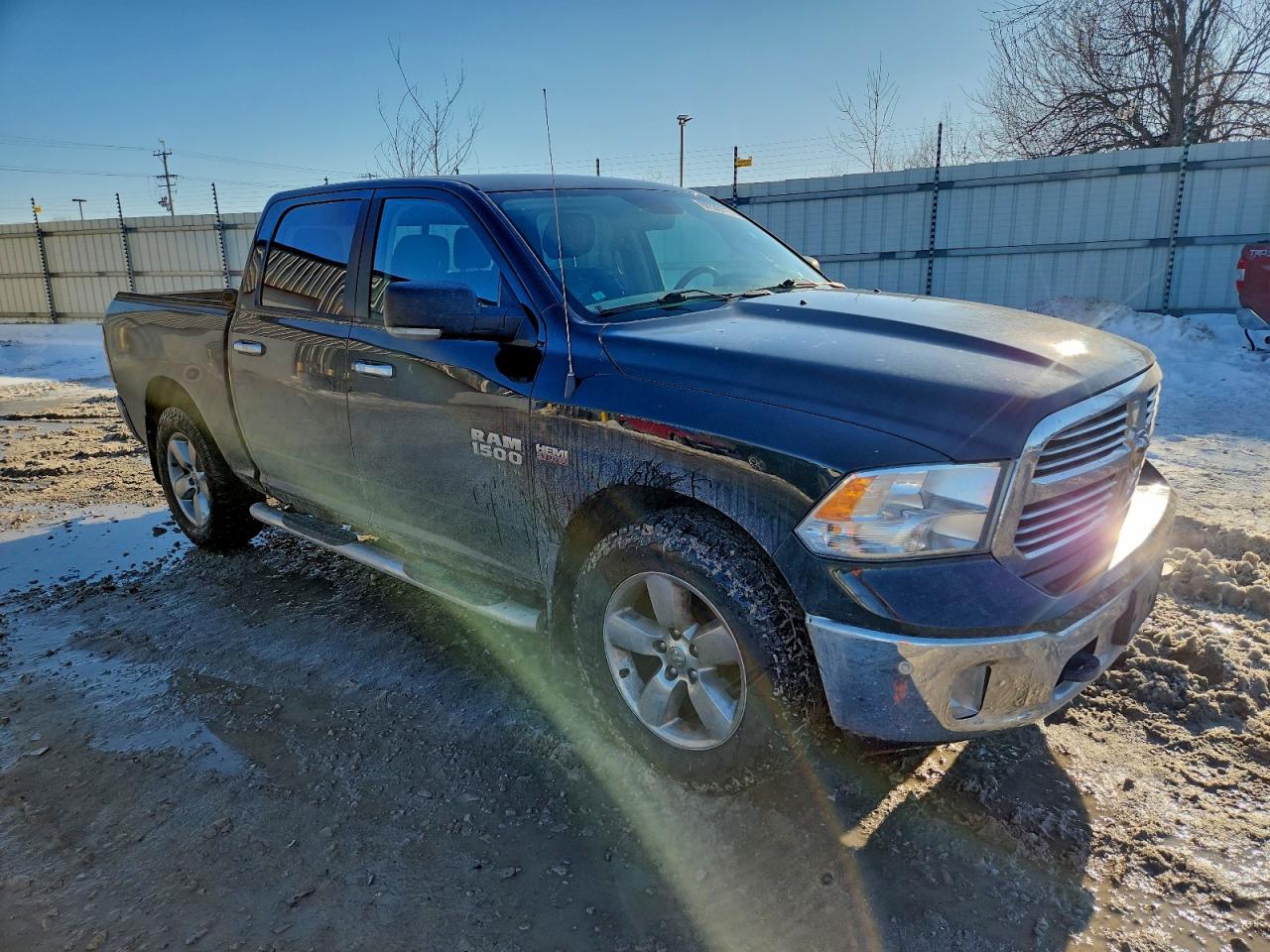 2017 RAM 1500 SLT photo 4