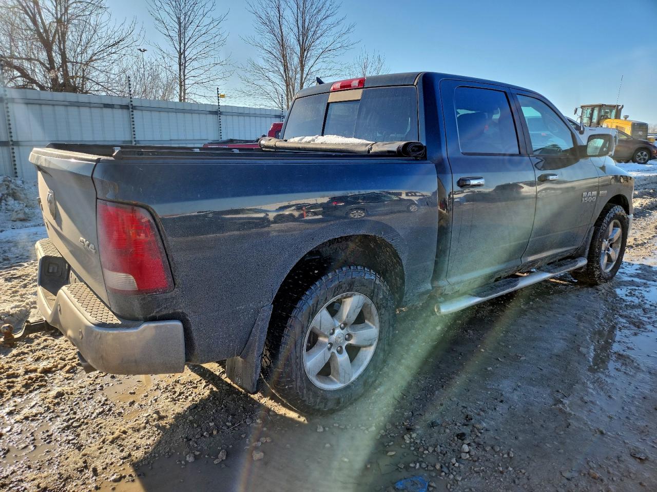 2017 RAM 1500 SLT photo 3
