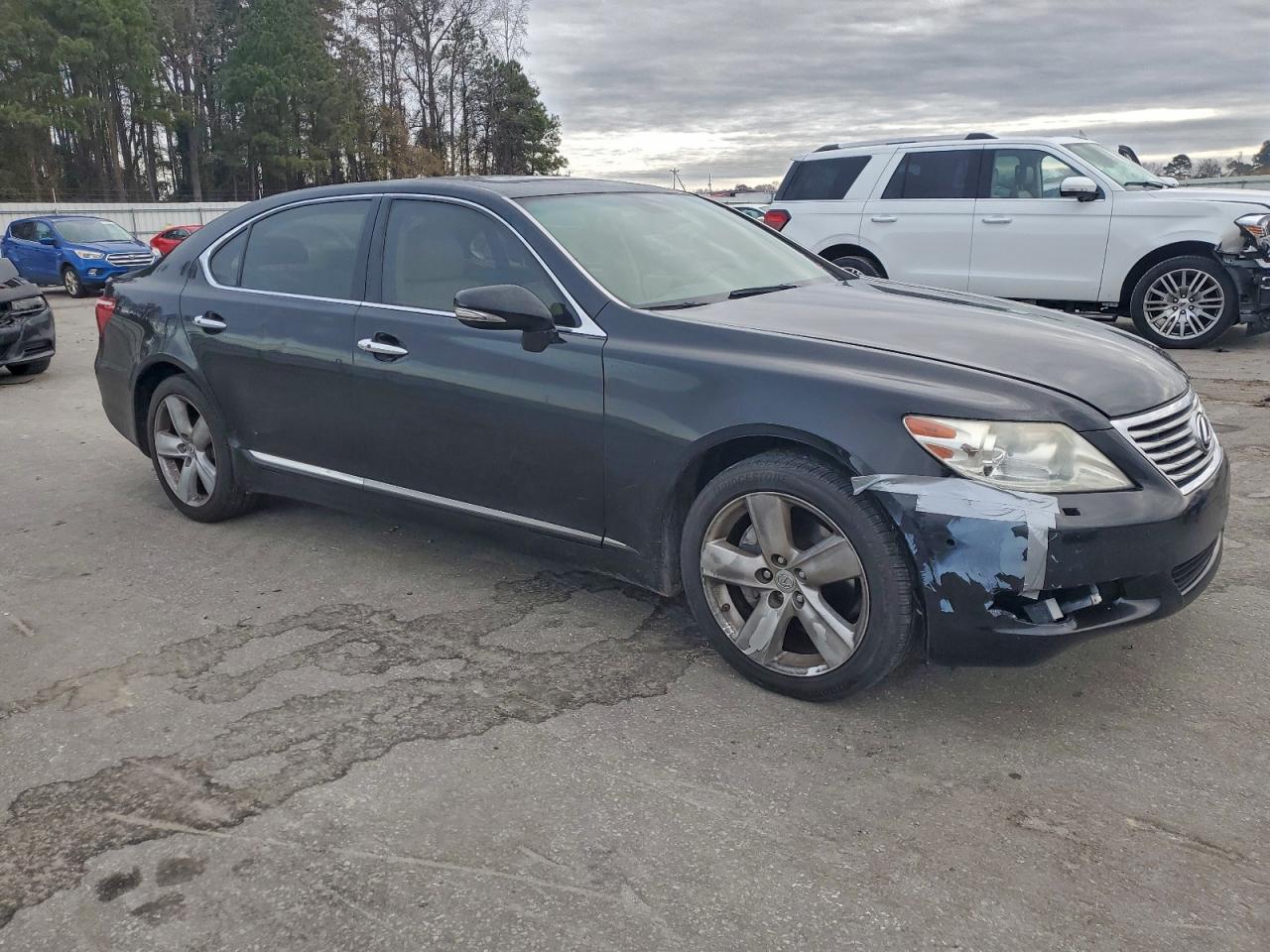 2012 LEXUS LS 460L photo 4