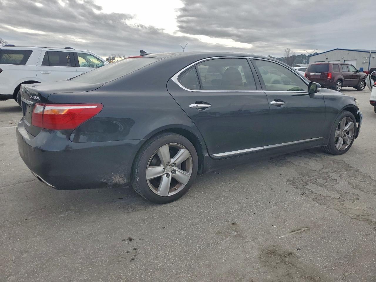 2012 LEXUS LS 460L photo 3