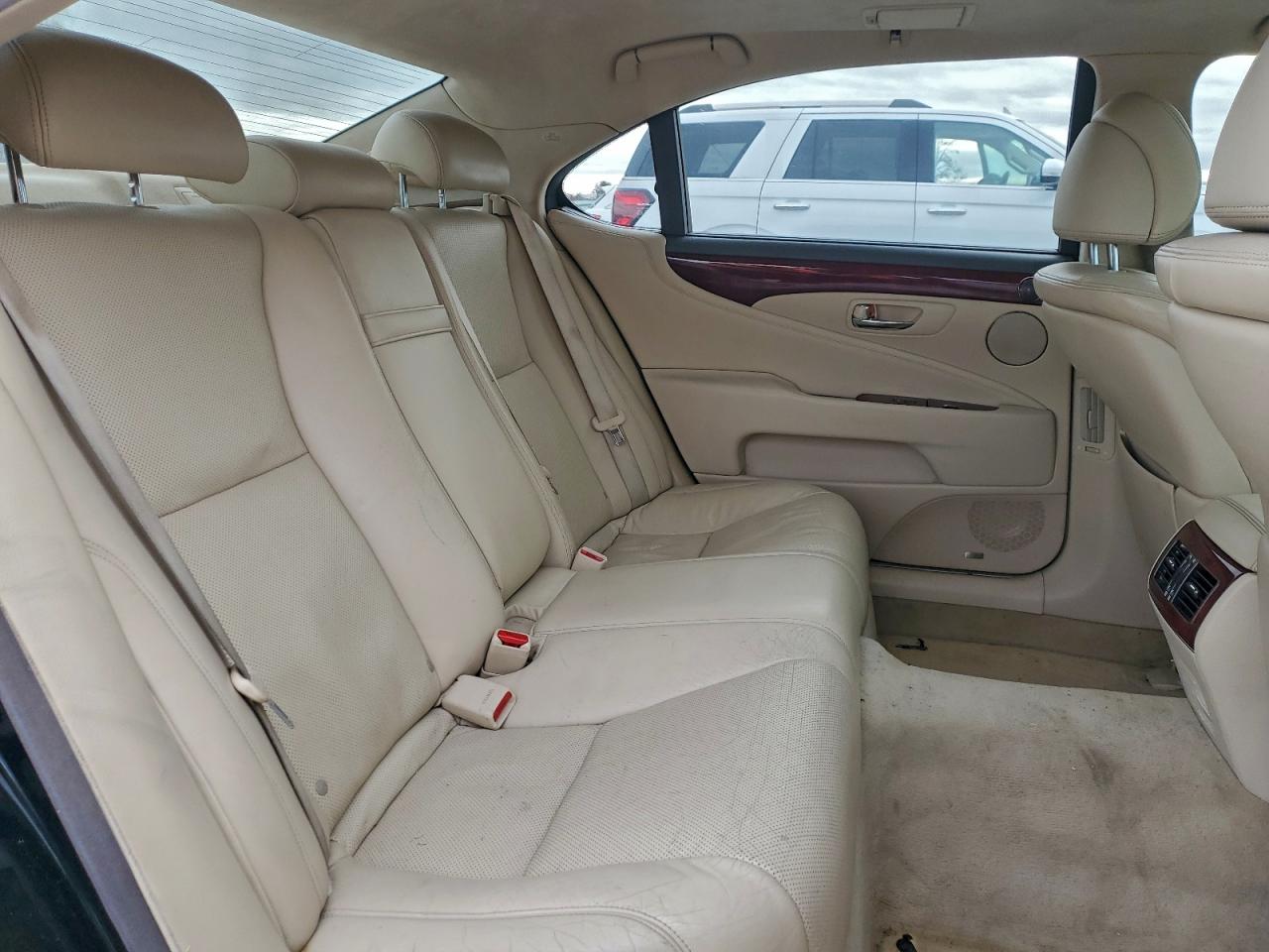 2012 LEXUS LS 460L photo 10