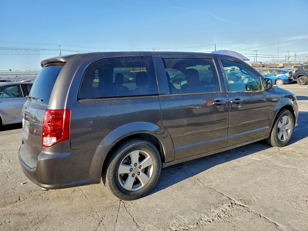 2015 DODGE GRAND CARAVAN SE photo 5