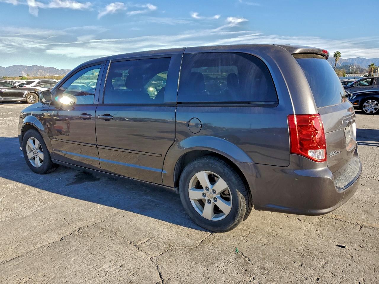 2015 DODGE GRAND CARAVAN SE photo 3