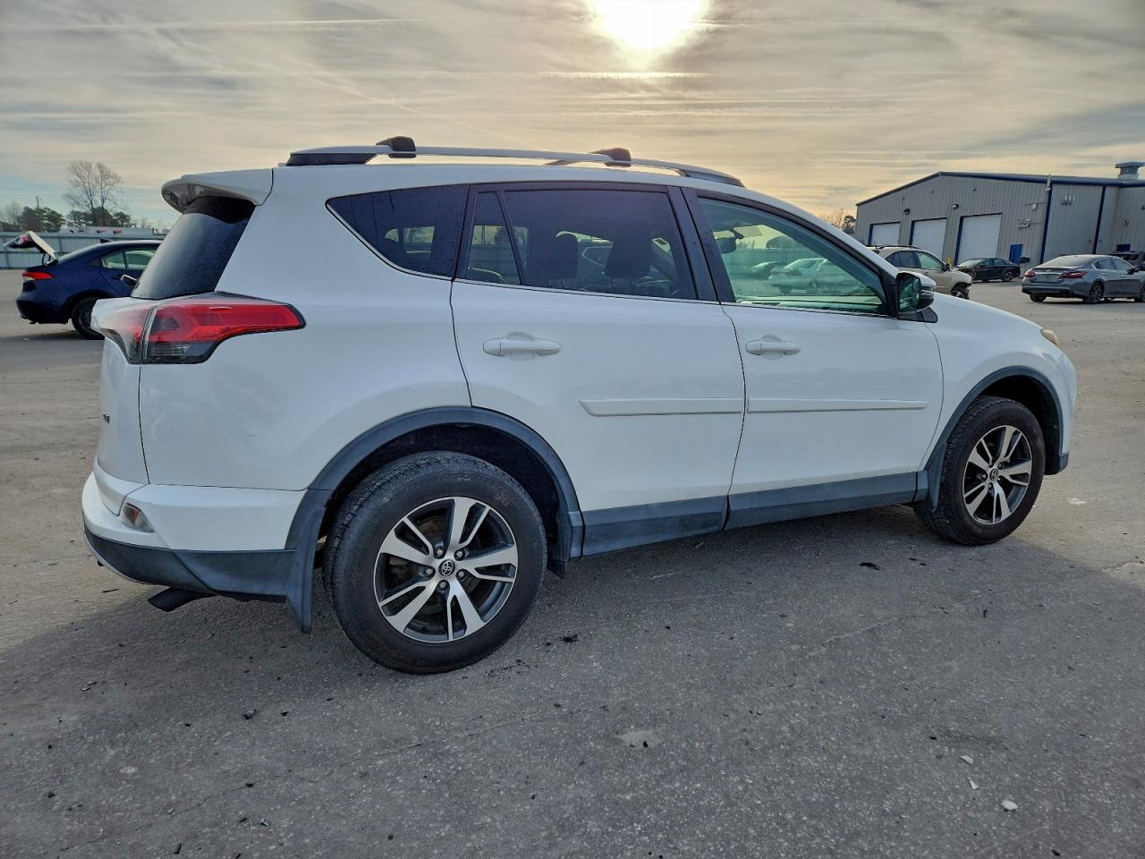 2016 TOYOTA RAV4 XLE photo 5