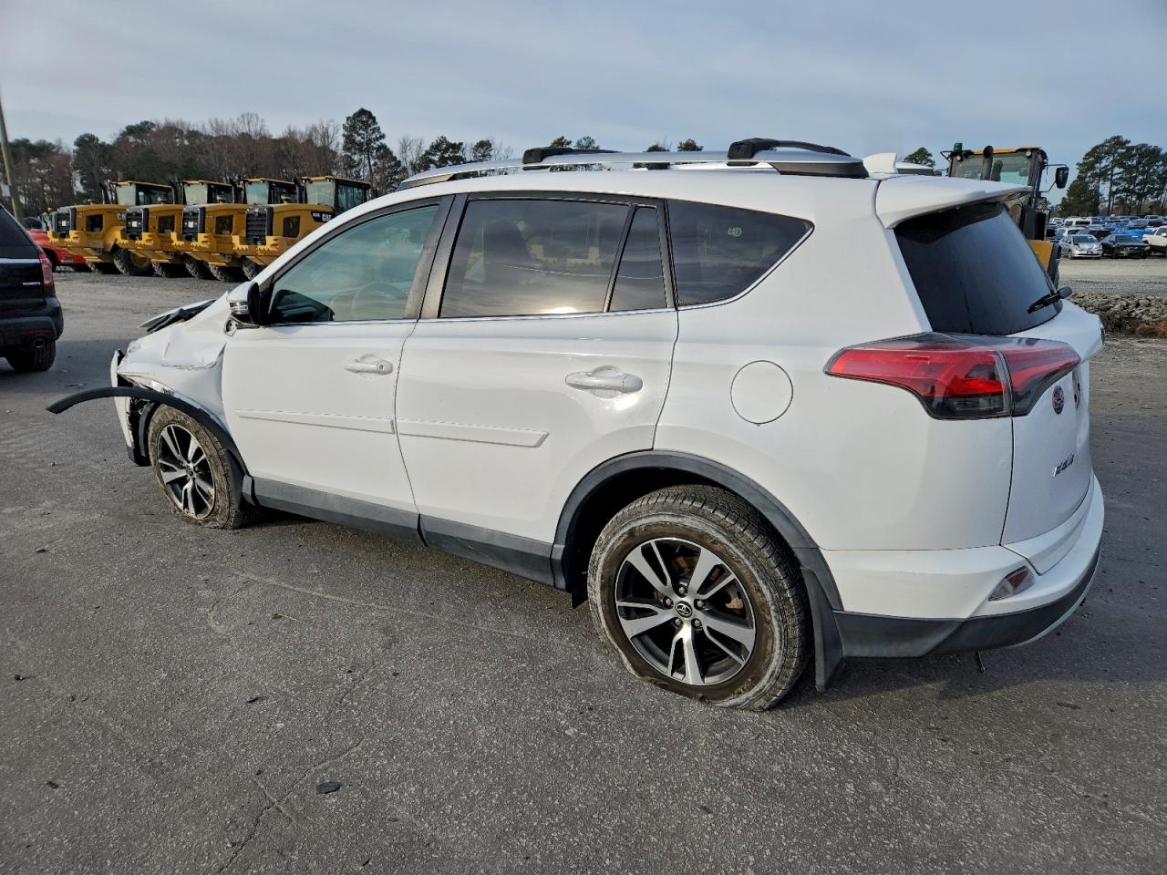 2016 TOYOTA RAV4 XLE photo 3