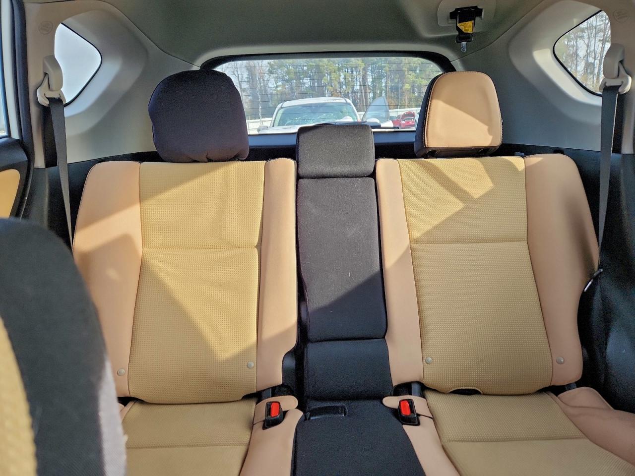 2016 TOYOTA RAV4 XLE photo 19