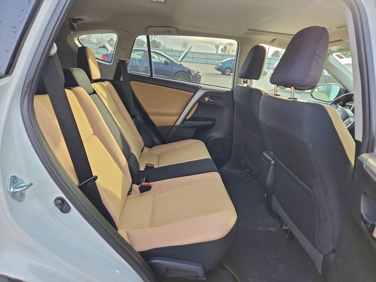 2016 TOYOTA RAV4 XLE photo 21