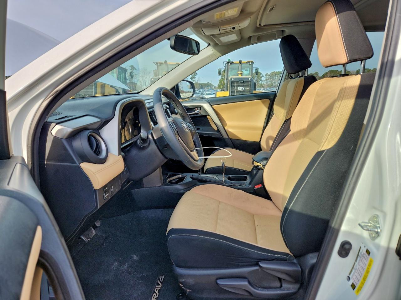 2016 TOYOTA RAV4 XLE photo 13