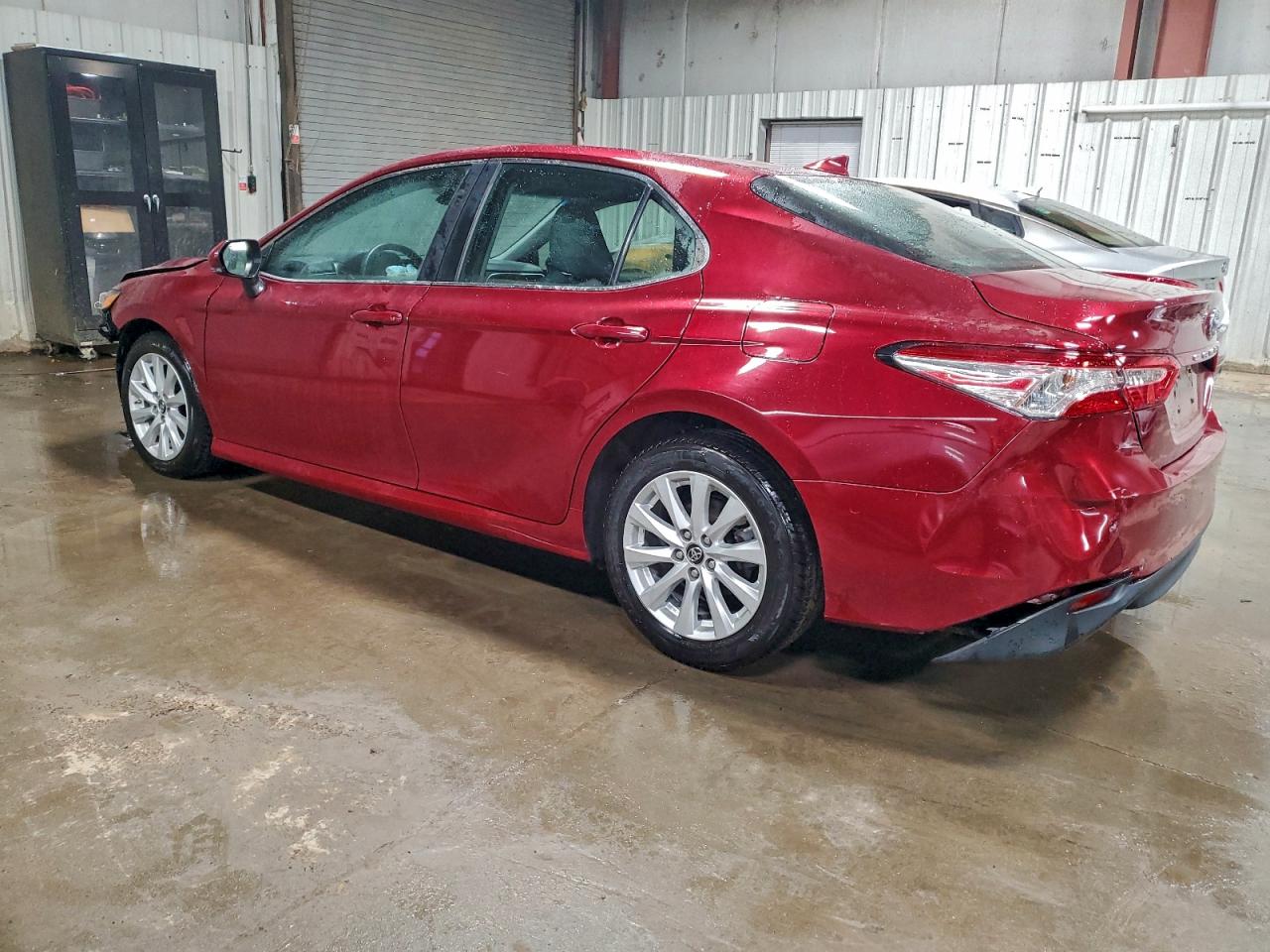 2018 TOYOTA CAMRY L photo 3