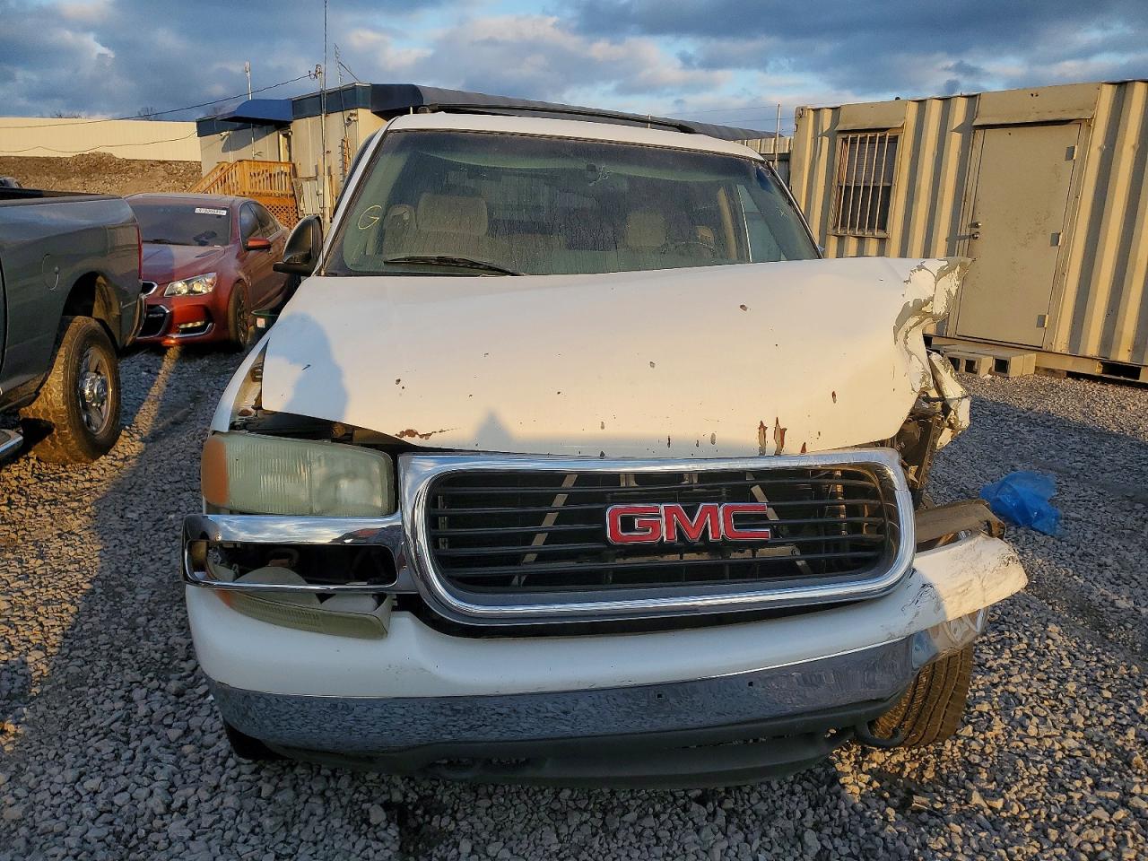 2002 GMC YUKON XL C1500 photo 5