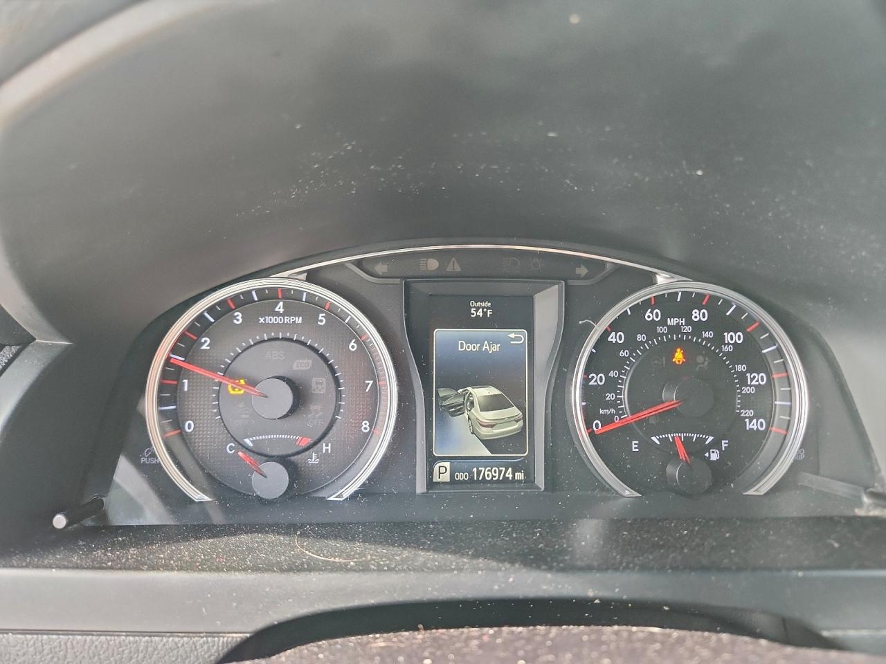 2016 TOYOTA CAMRY LE photo 9