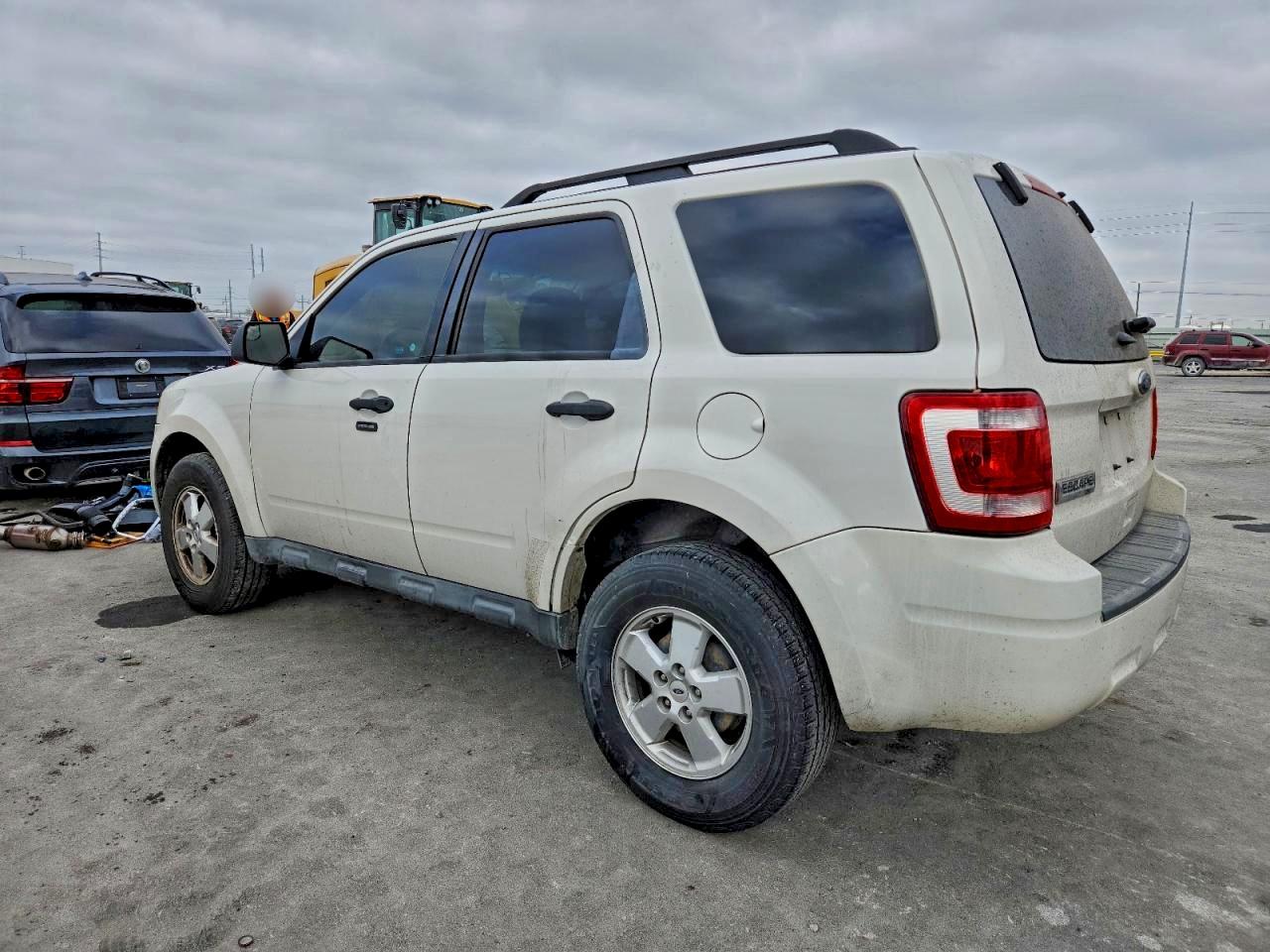 2012 FORD ESCAPE XLT photo 2