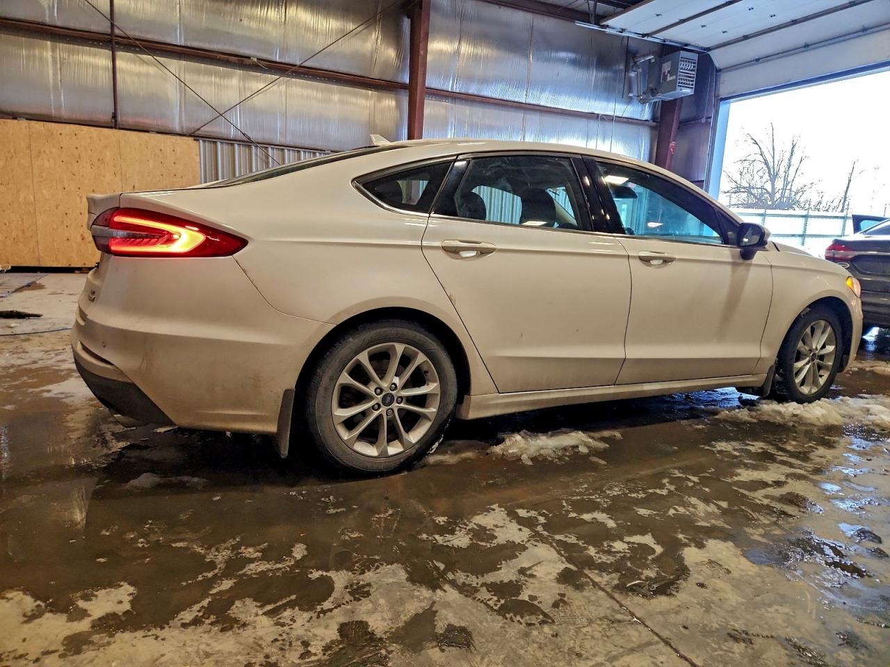 2019 FORD FUSION SE photo 3