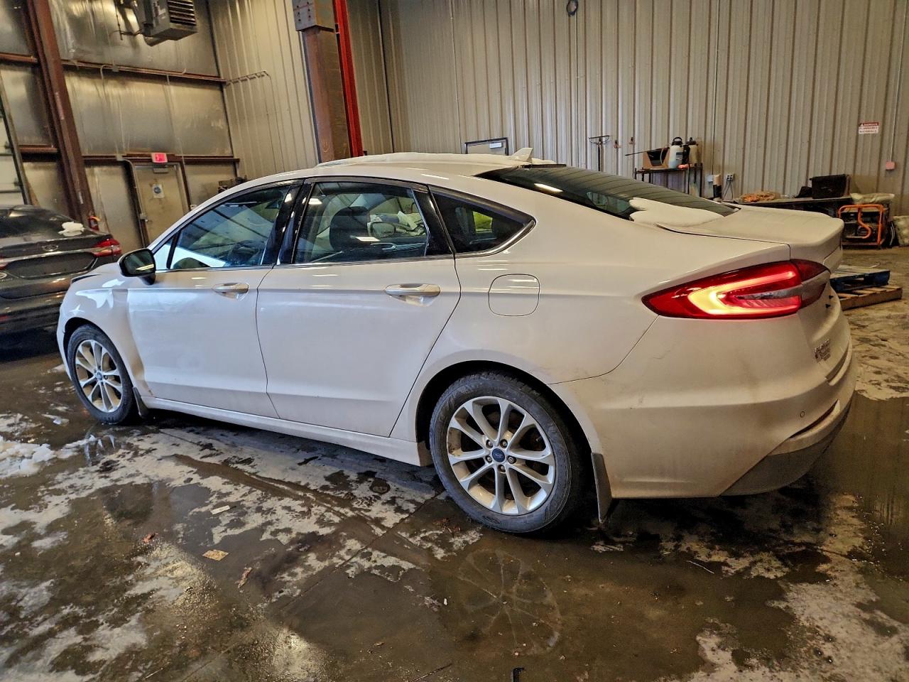 2019 FORD FUSION SE photo 2
