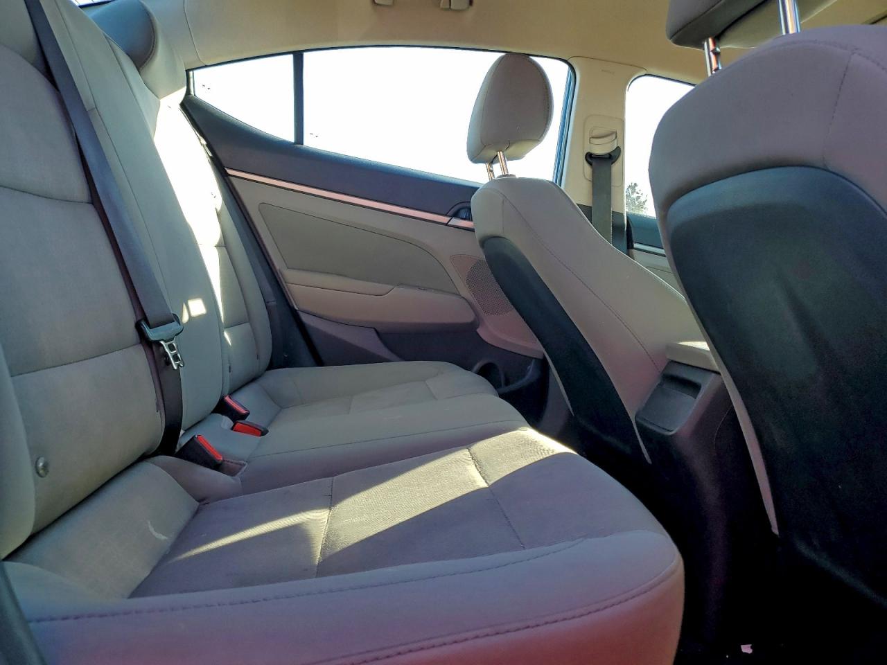 2017 HYUNDAI ELANTRA SE photo 10