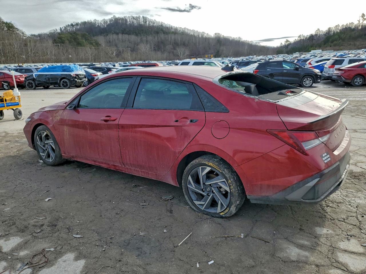 2025 HYUNDAI ELANTRA SEL SPORT photo 2