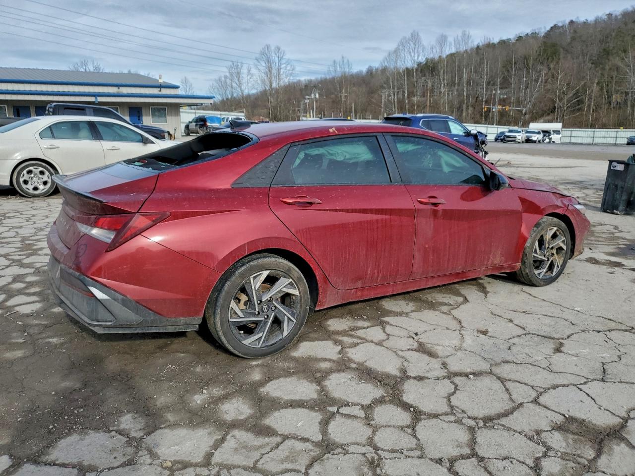 2025 HYUNDAI ELANTRA SEL SPORT photo 3