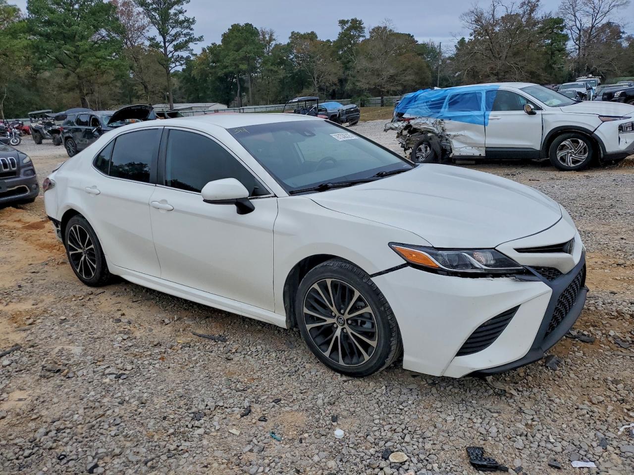 2020 TOYOTA CAMRY SE photo 4
