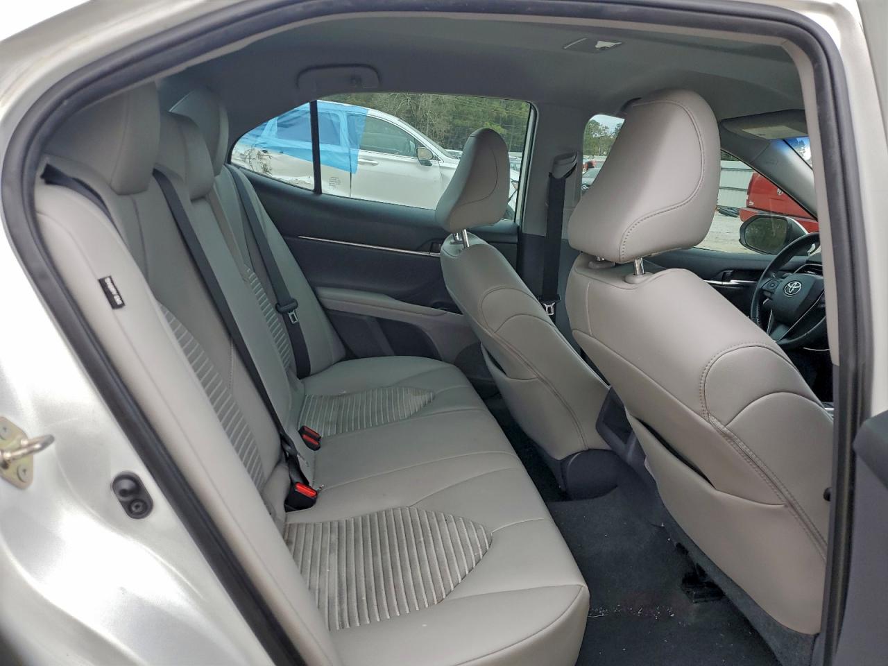 2020 TOYOTA CAMRY SE photo 10