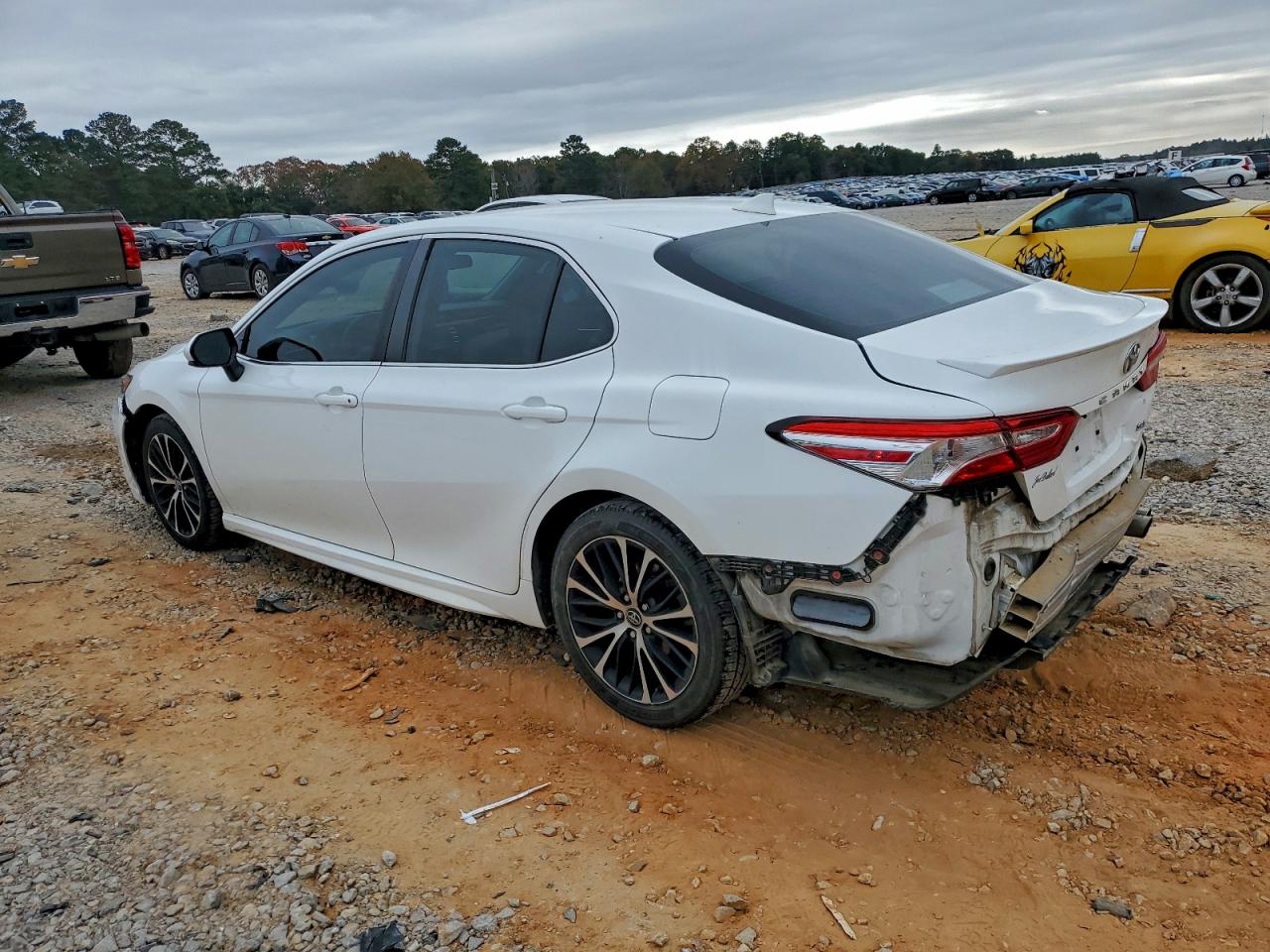 2020 TOYOTA CAMRY SE photo 2