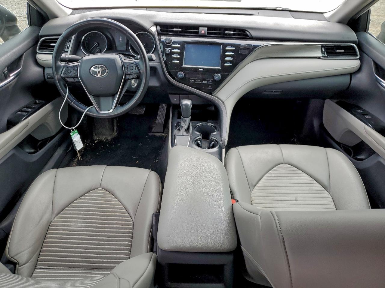 2020 TOYOTA CAMRY SE photo 8