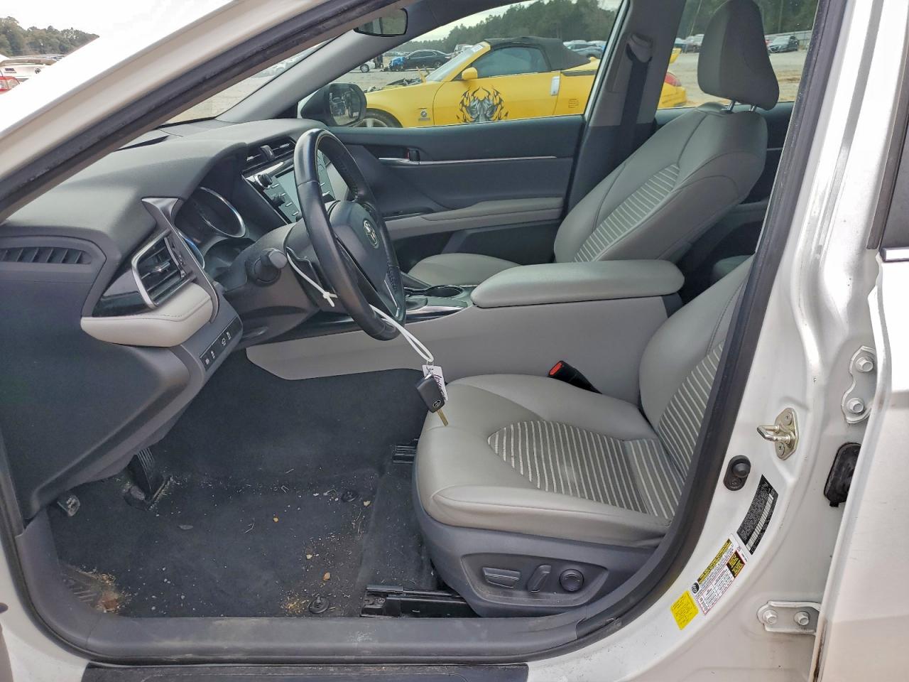 2020 TOYOTA CAMRY SE photo 7