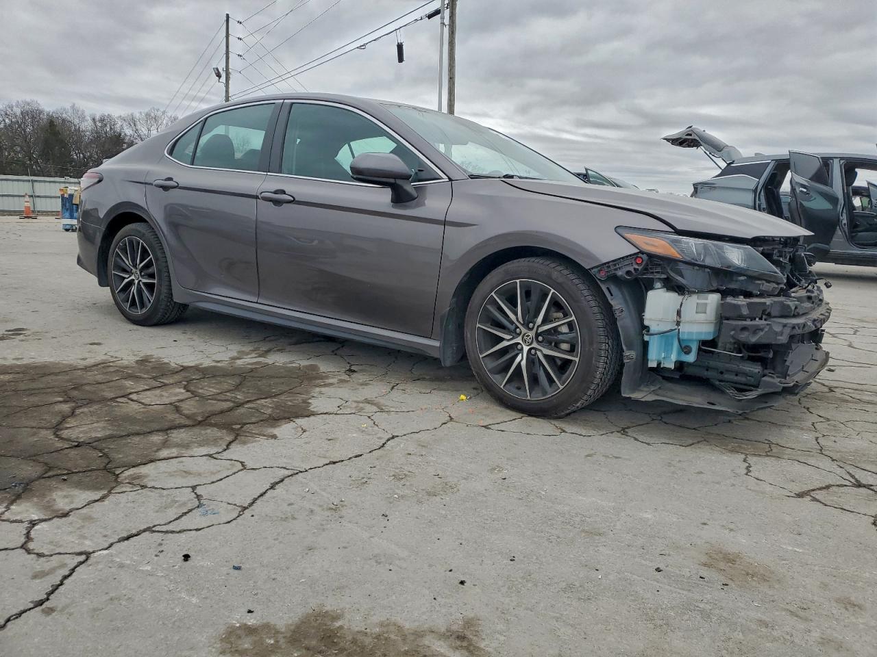 2021 TOYOTA CAMRY SE photo 4