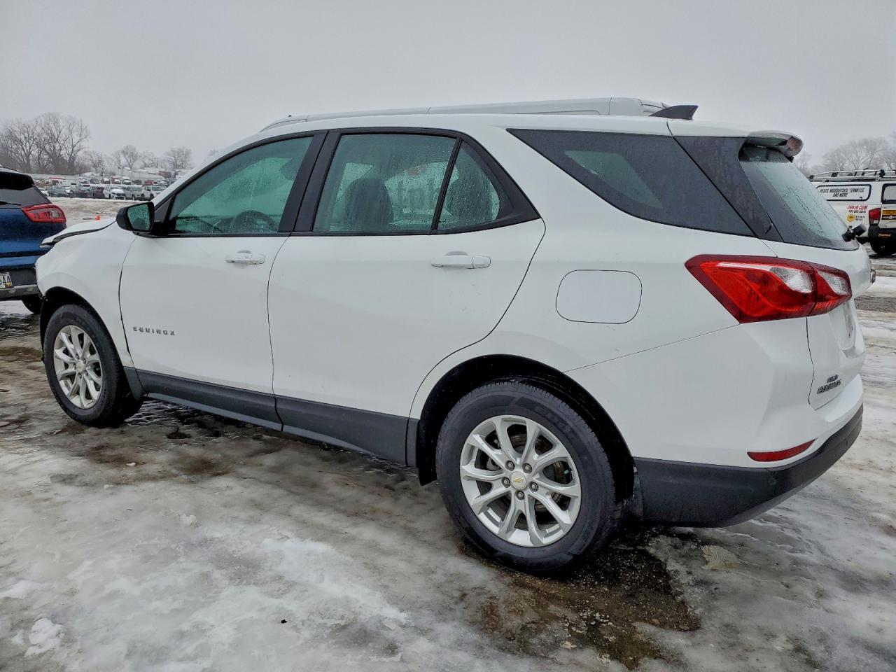 2020 CHEVROLET EQUINOX photo 2