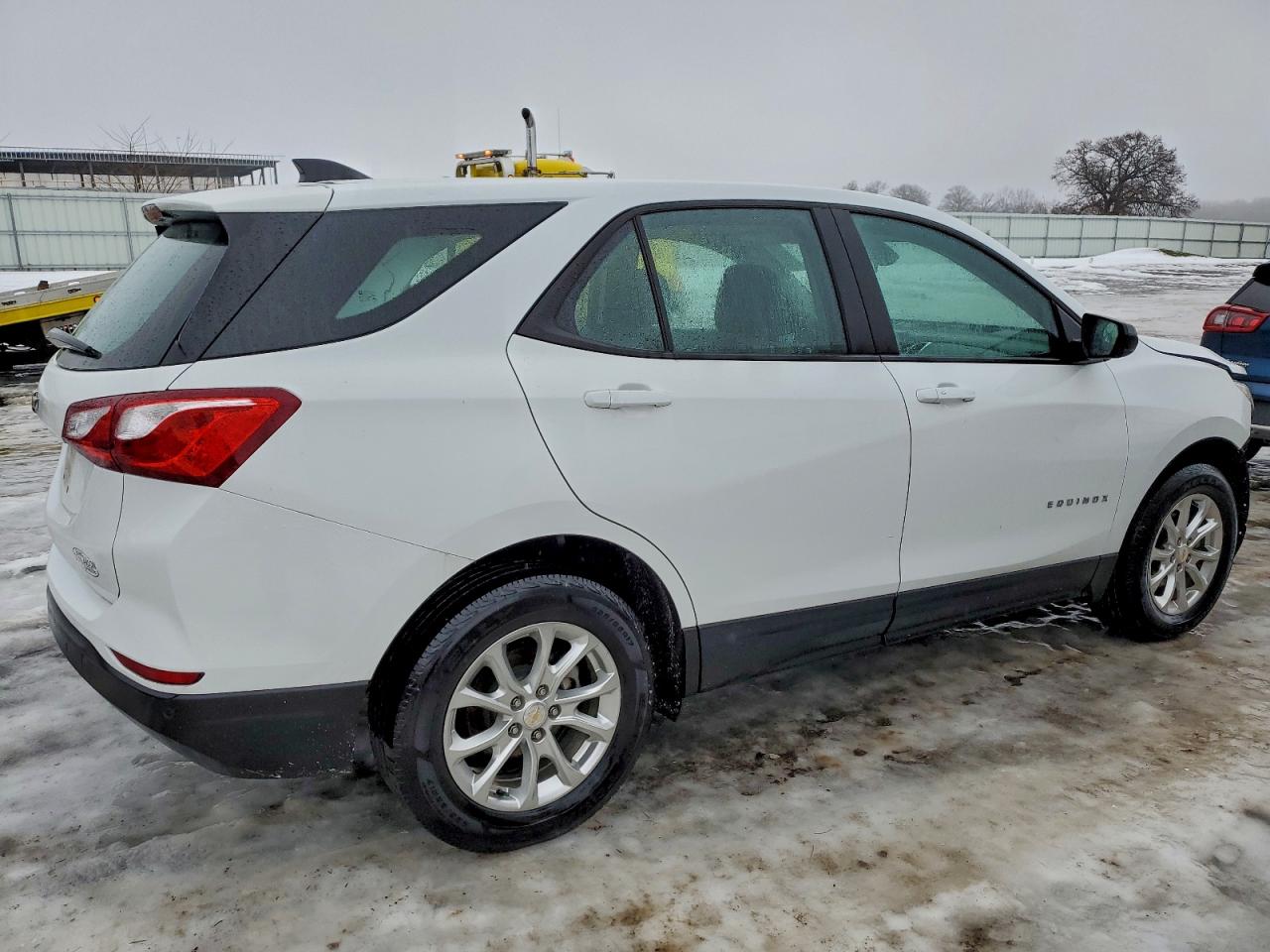 2020 CHEVROLET EQUINOX photo 3