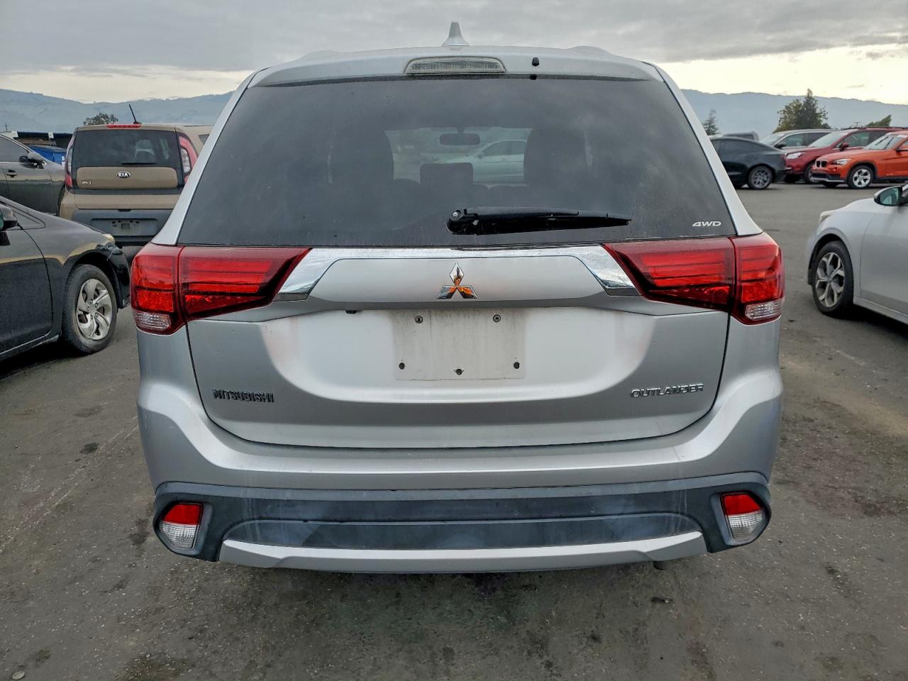 2018 MITSUBISHI OUTLANDER SE photo 6