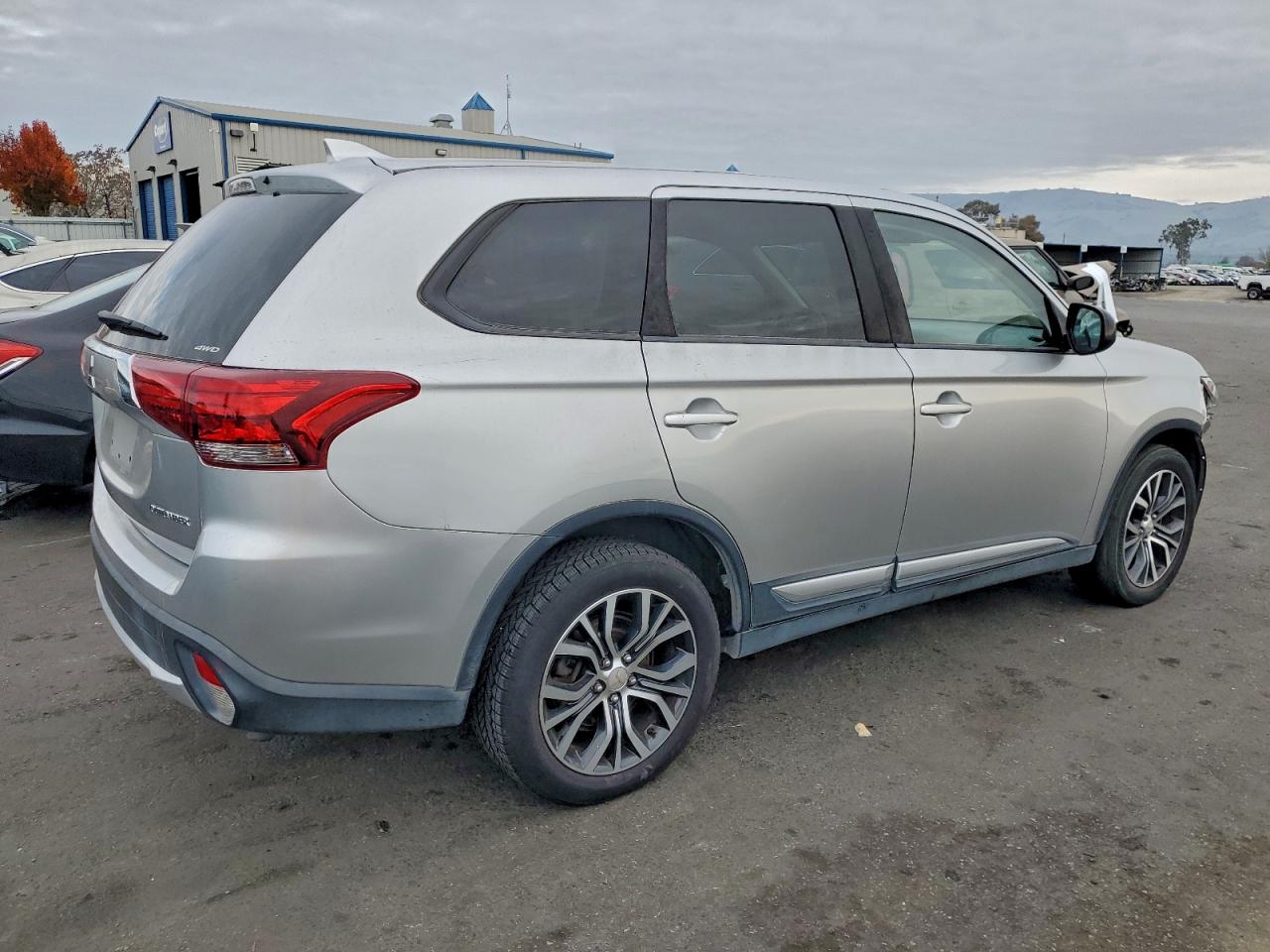 2018 MITSUBISHI OUTLANDER SE photo 3