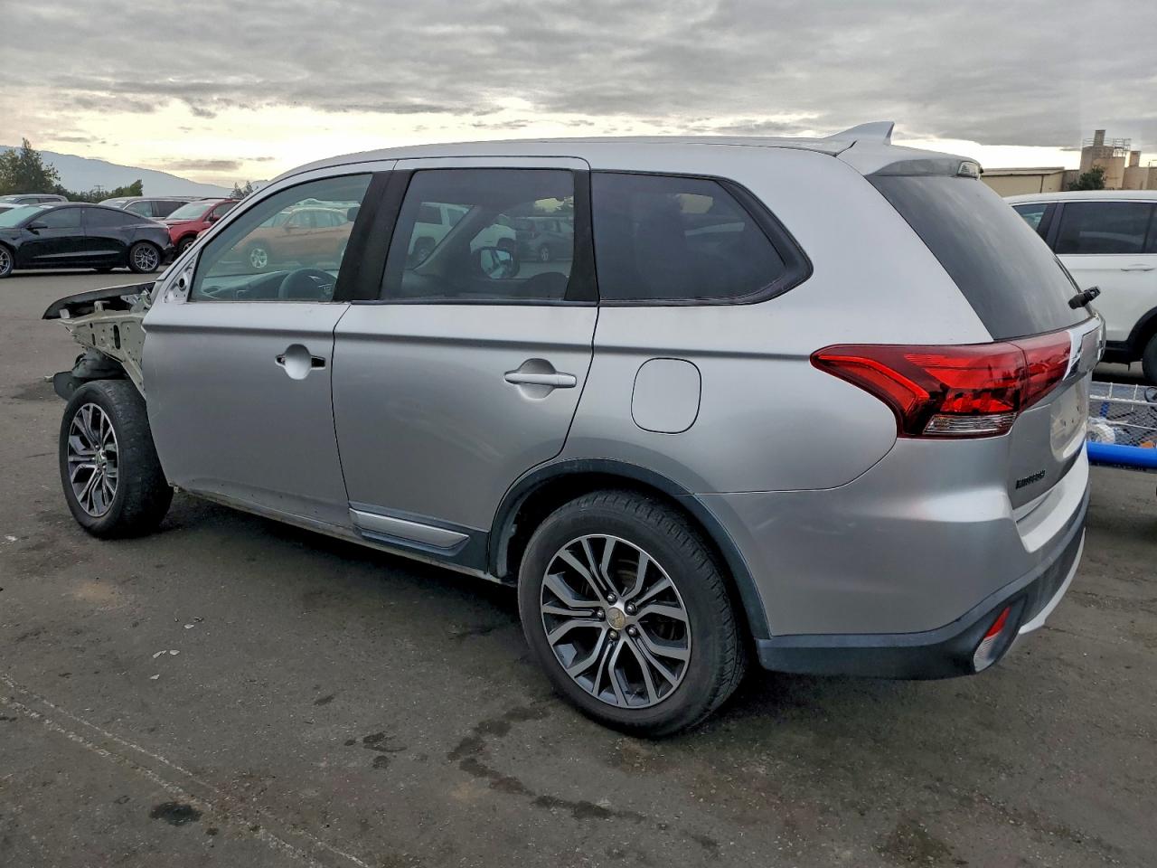 2018 MITSUBISHI OUTLANDER SE photo 2