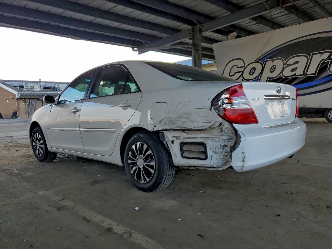 2002 TOYOTA CAMRY LE photo 4