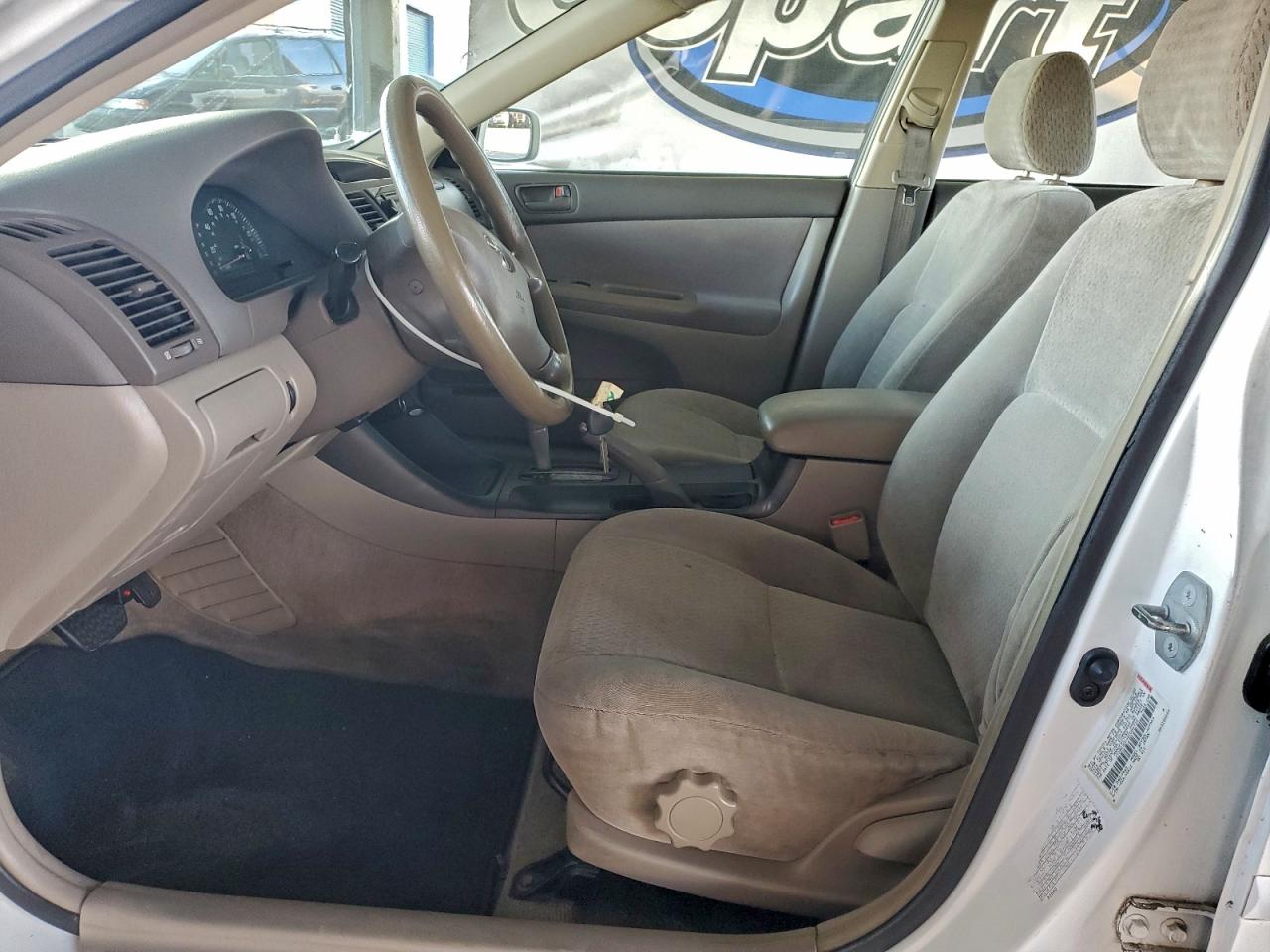2002 TOYOTA CAMRY LE photo 19