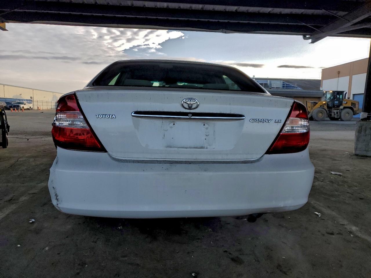 2002 TOYOTA CAMRY LE photo 16