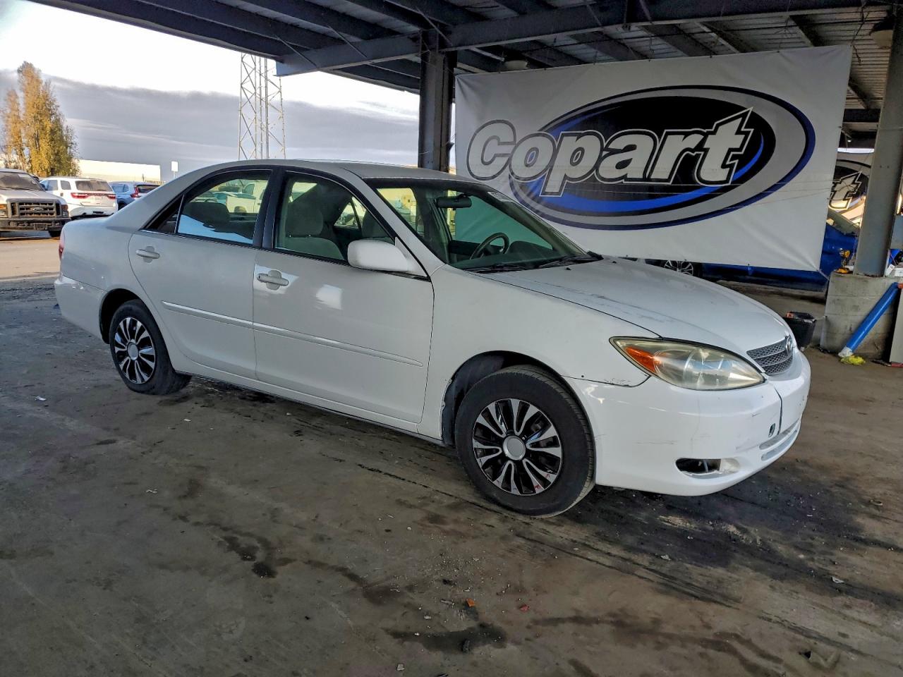 2002 TOYOTA CAMRY LE photo 10